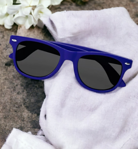 Очки солнцезащитные BRISA / Солнечные очки с защитой UV400 в глянцевой цветной оправе